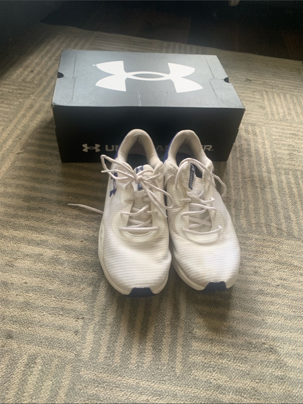 Like New Under Armour sneakers